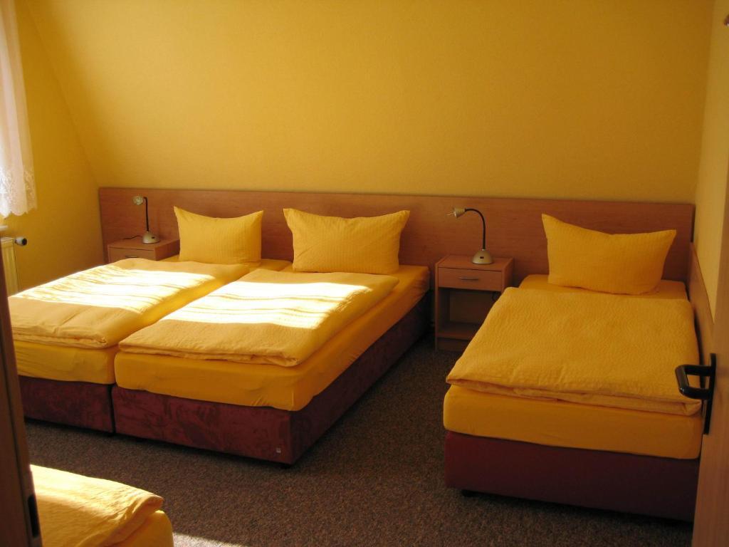 Hotel Gesellschaftshaus ベルゲン・アウフ・リューゲン 部屋 写真
