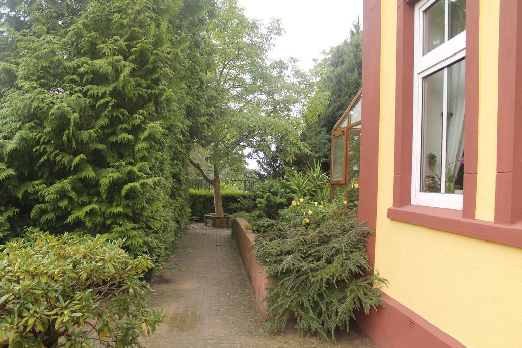 Hotel Gesellschaftshaus ベルゲン・アウフ・リューゲン エクステリア 写真