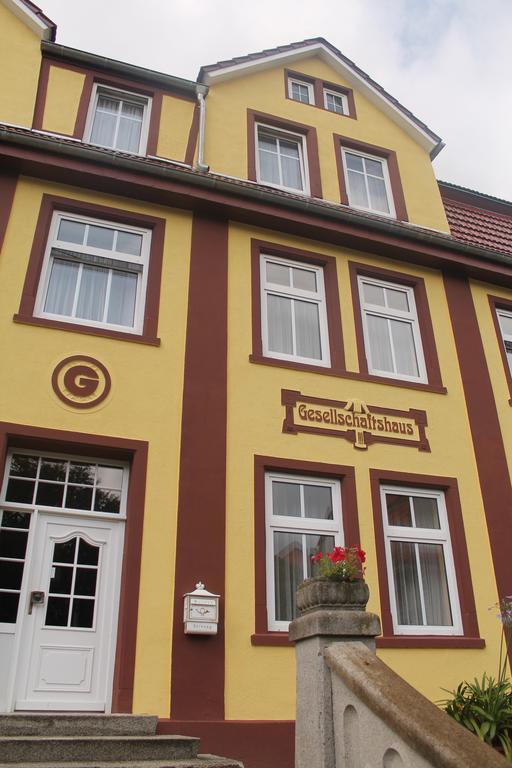 Hotel Gesellschaftshaus ベルゲン・アウフ・リューゲン エクステリア 写真