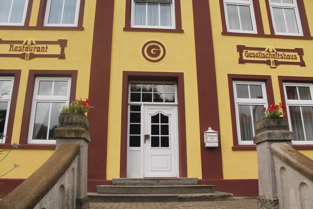 Hotel Gesellschaftshaus ベルゲン・アウフ・リューゲン エクステリア 写真